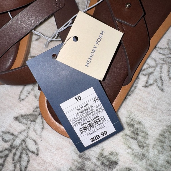 NEW Universal Thread Sandals - Picture 4 of 4